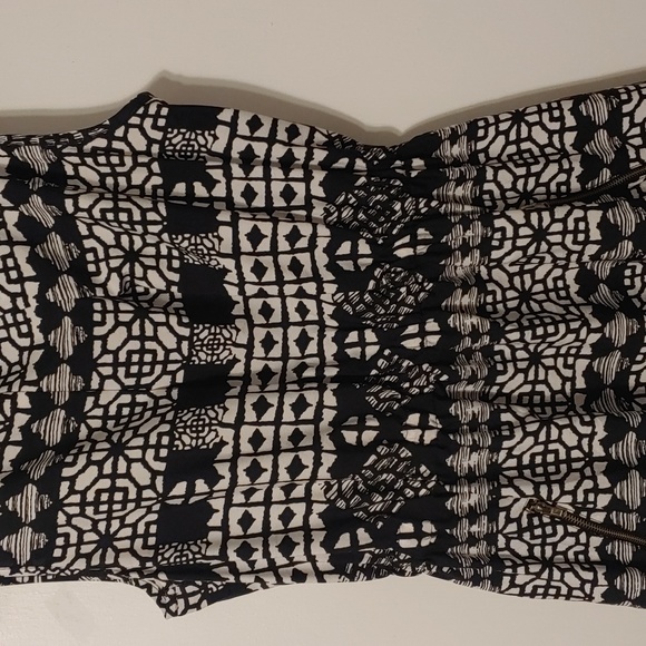 Black and White Dress - Picture 4 of 4